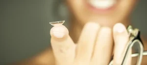 ¿Cuándo es más conveniente usar las gafas que las lentes de contacto?
