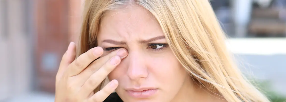Descubre cómo eliminar las bolsas de los ojos sin cirugía