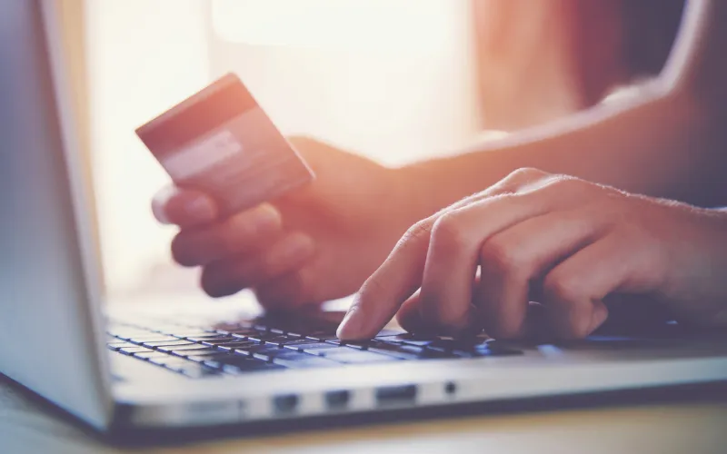 ¿Se puede comprar lentillas online?