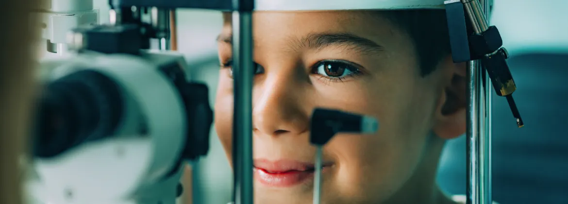 ¿Mi hijo necesita lentillas? Síntomas para saberlo