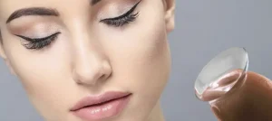 Micropigmentación de ojos y el uso de lentillas